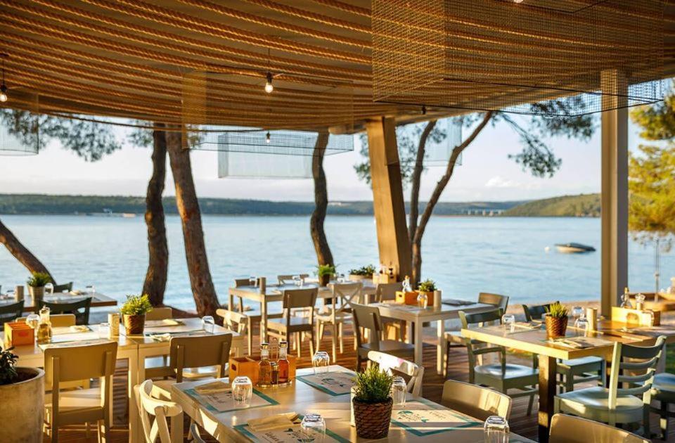 Easyatent Bungalow Tent Lanterna Červar-Porat Exteriér fotografie