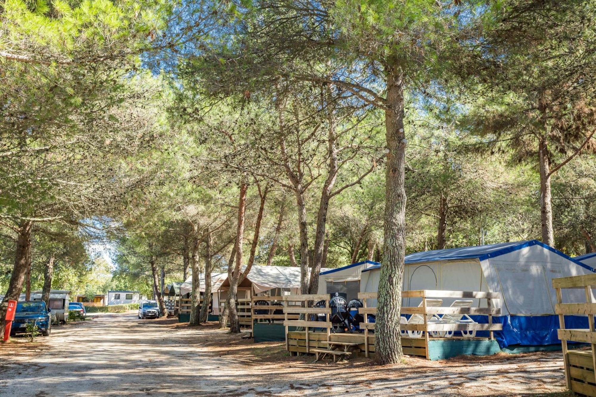 Easyatent Bungalow Tent Lanterna Červar-Porat Pokoj fotografie