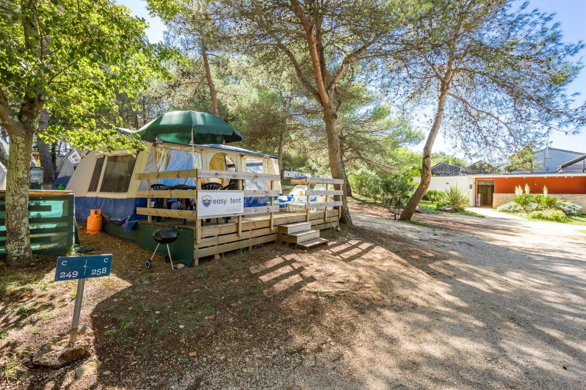 Easyatent Bungalow Tent Lanterna Červar-Porat Pokoj fotografie